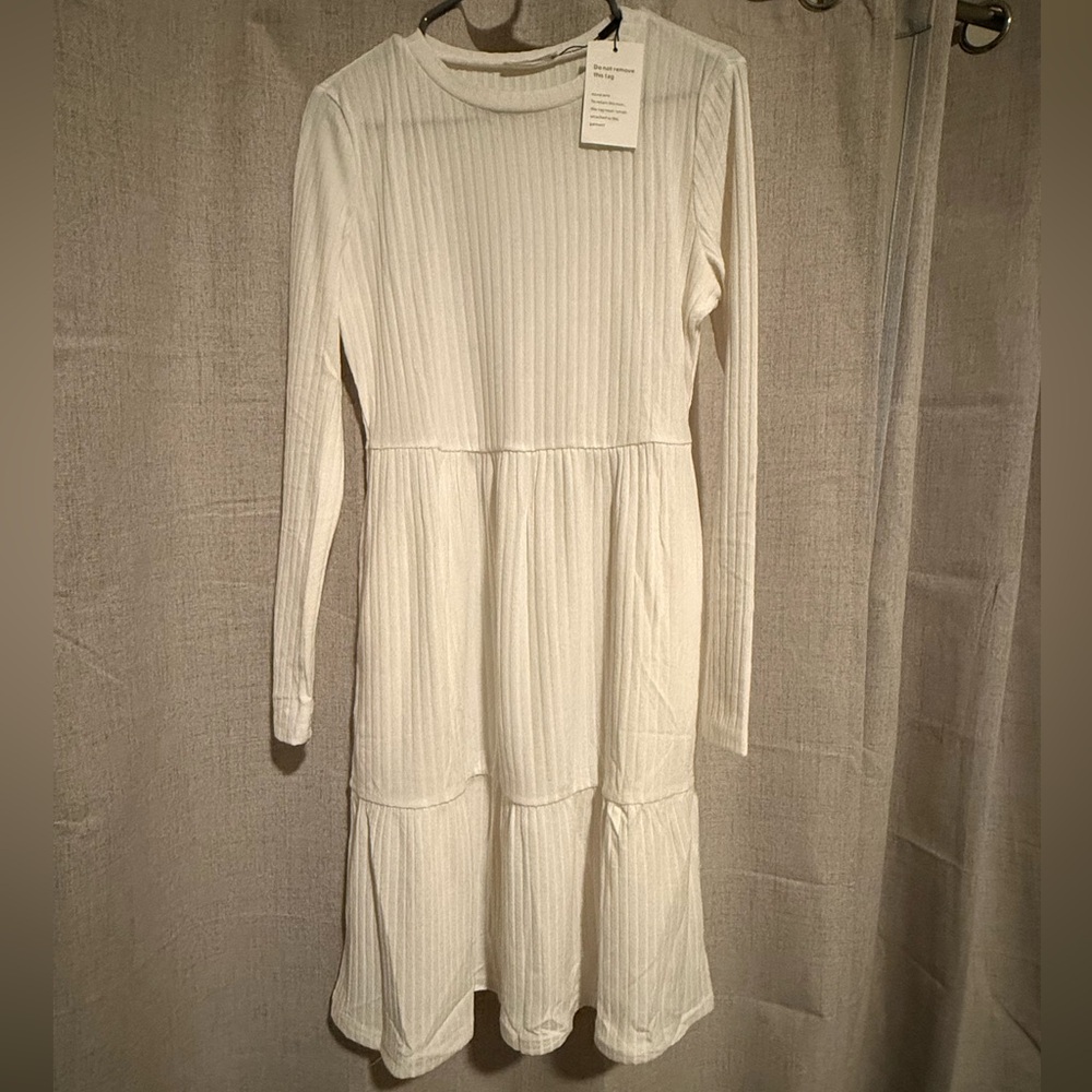 Elegant White Long Sleeve Dress